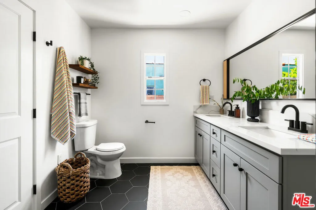 3627 W 64th Street, Los Angeles, California 90043 home-pic-21